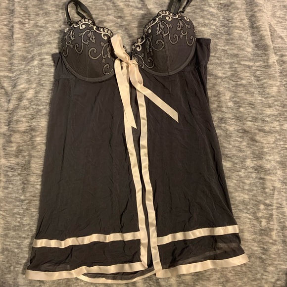 Fun and flirty lingerie - Picture 2 of 3